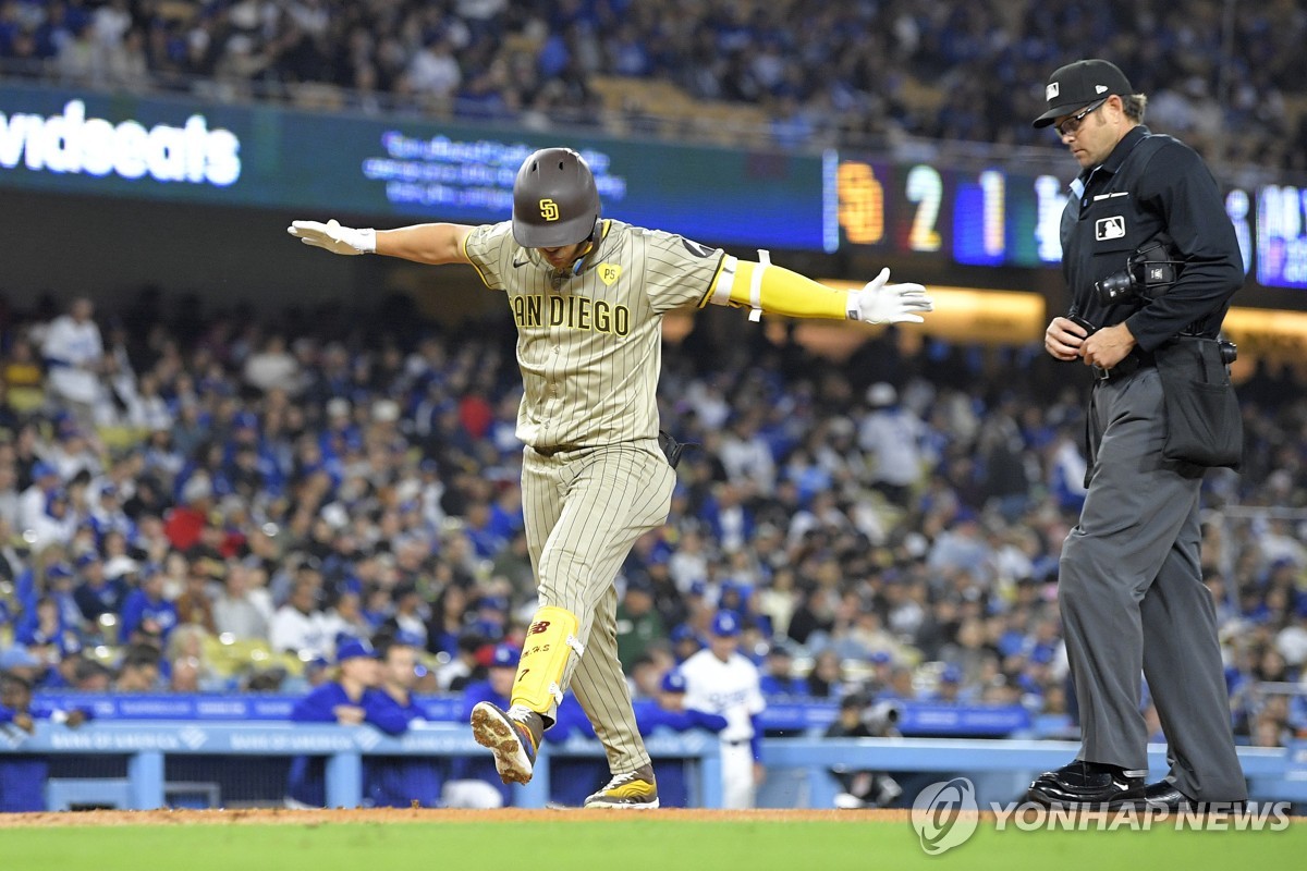 <b>김하성</b>, 시즌 3번째 <b>2루타</b>…<b>3경기</b> 연속 안타·10번째 득점