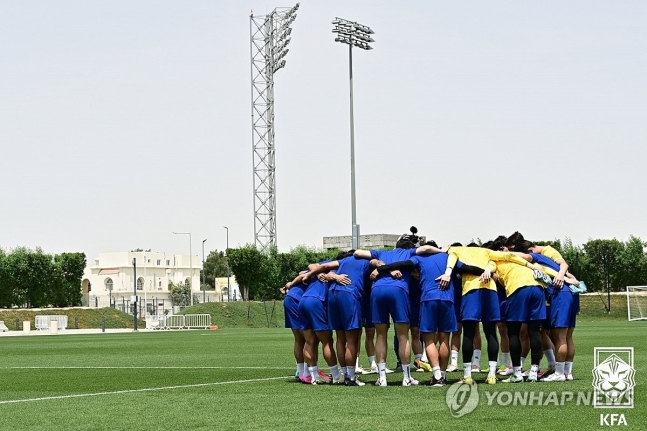 훈련하는 U-23 축구대표팀 (서울=연합뉴스) 12일(현지시간) 카타르 도하 트랜스미터스타디움 훈련장에서 2024 파리 올림픽 최종 예선 겸 아시아축구연맹(AFC) U-23 아시안컵에 출전하는 대한민국 U-23 축구