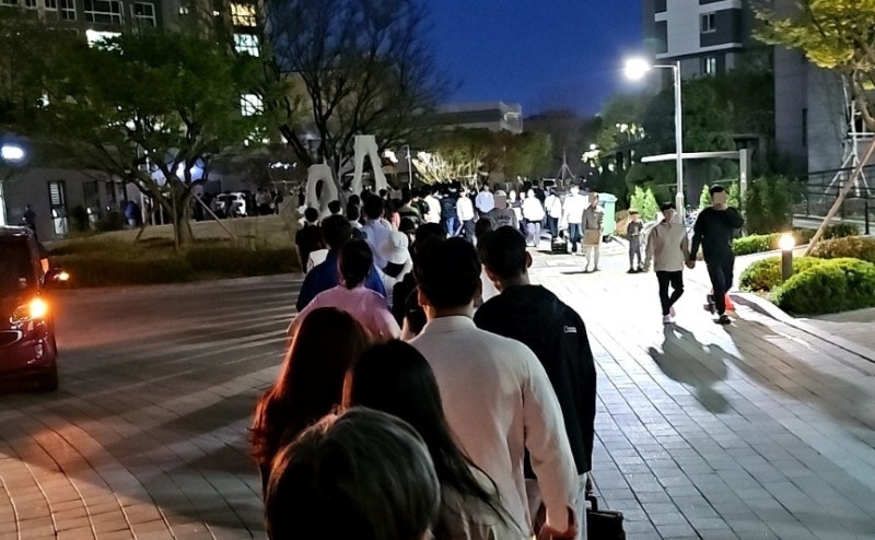 "마시고 급성장염"…흙탕 <b>수돗물</b>에 <b>오송</b>주민 피해 호소 잇따라