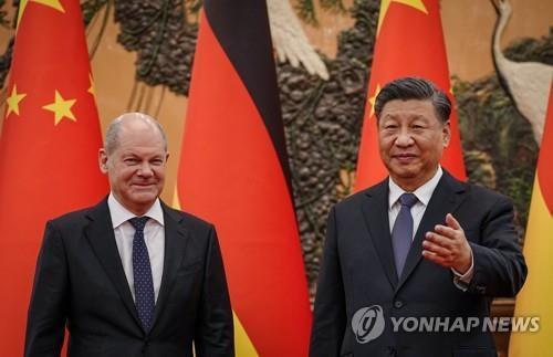 2022년 중국 방문한 올라프 숄츠 독일 총리(왼쪽)와 시진핑 중국 국가주석
[EPA 연합뉴스 자료사진. 재판매 및 DB 금지]