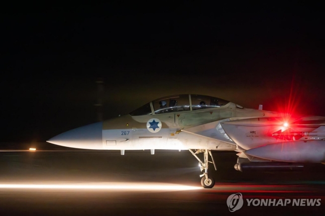 출격 준비 중인 이스라엘 F-15 전투기
[UPI 연합뉴스자료사진. 재판매 및 DB 금지]