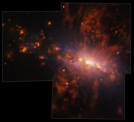 ȭϴ óڸ ϴ NGC 4383 
[ESO/A. Watts et al. . Ǹ  DB ]