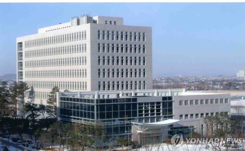 검찰, EBS <b>유시춘</b> 이사장 사무실 <b>압수수색</b>