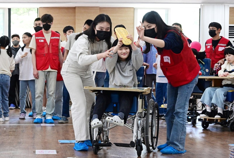 LG전자, 어린이날 <b>맞아</b> 장애아동과 '작은 운동회'