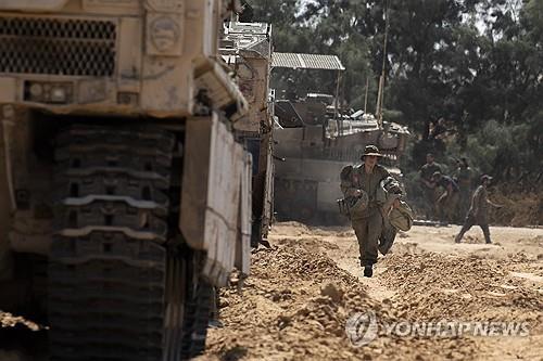 가자지구 국경 근처의 이스라엘군
[UPI=연합뉴스 자료사진]  