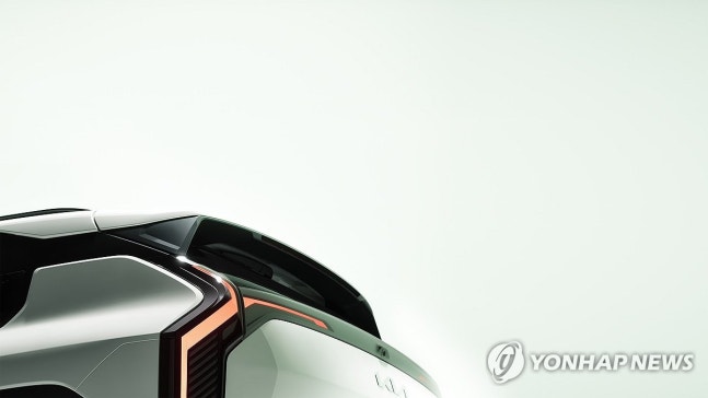 Kia Teases 'The Kia EV3'
(Seoul=Yonhap News) Kia announced on the 7th that it has released the teaser image and video of 'The Kia EV3,' which will lead the popularization of electric cars. Photo of the teaser for 'The Kia EV3' released for the first time on the 7th. 2024.5.7 [Provided by Kia. Prohibited for resale and DB] photo@yna.co.kr