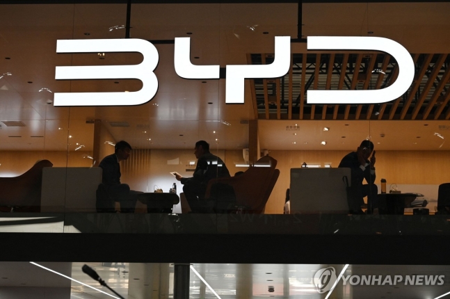 중국 베이징 모터쇼 'BYD' 로고
[베이징 AFP=연합뉴스. 재판매 및 DB 금지]