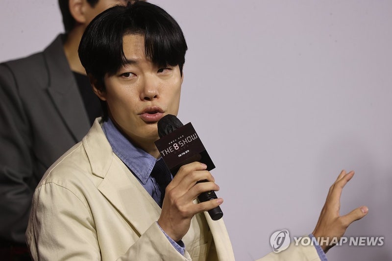 <b>류준열</b>, 환승연애 논란에 "<b>침묵</b>하고 비판 감당하는 게 최선"