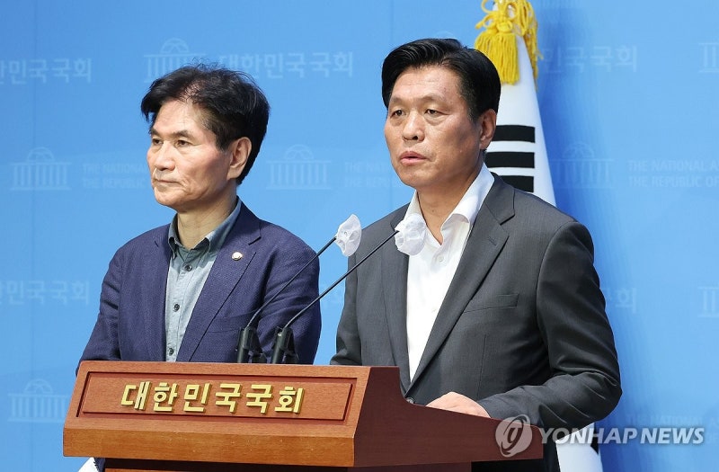 <b>민주</b>, '<b>라인</b>야후' <b>사태</b>에 "국회 가동해 정부대책 점검해야"