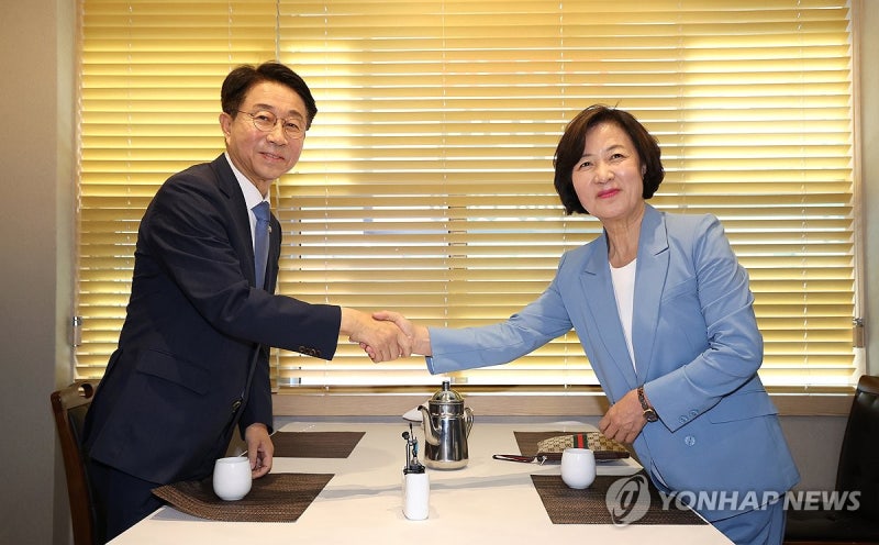 22대 첫 <b>국회의장</b>, <b>추미애</b>·<b>우원식</b> 양자대결…조정식·정성호 경선 불출마(종...