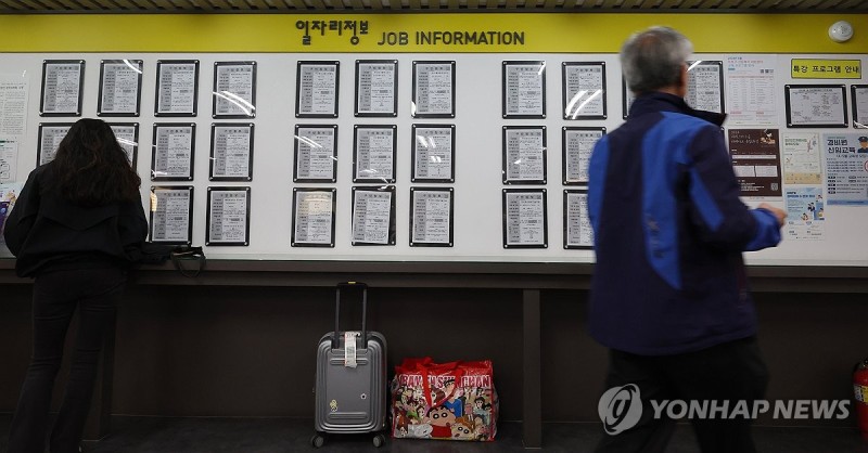 20·40대 고용보험 가입자 계속 줄어…감소 폭은 역대 최대