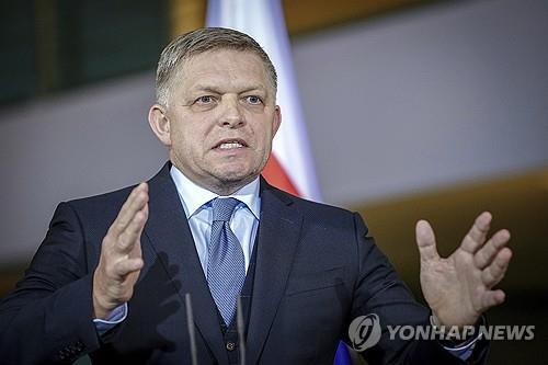 "<b>슬로바키아</b> 총리 <b>피격</b>…병원 이송"