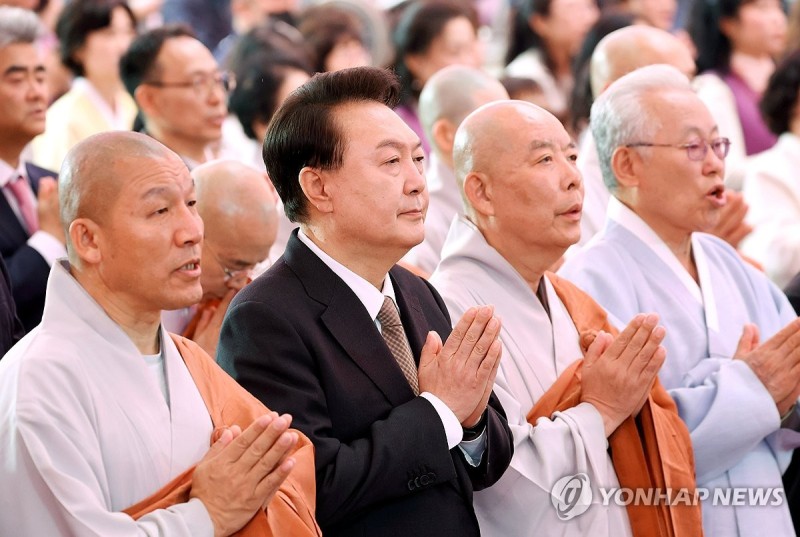 尹<b>대통령</b> "<b>부처님 마음</b> 새겨 민생의 작은 부분까지 챙기겠다"