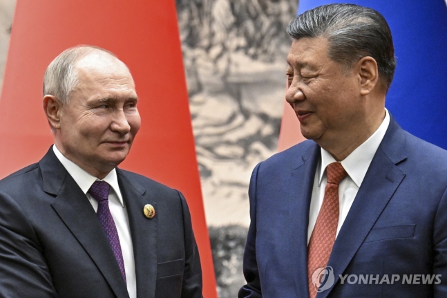 16일 베이징에서 만난 푸틴 대통령과 시진핑 주석
[AP=연합뉴스]