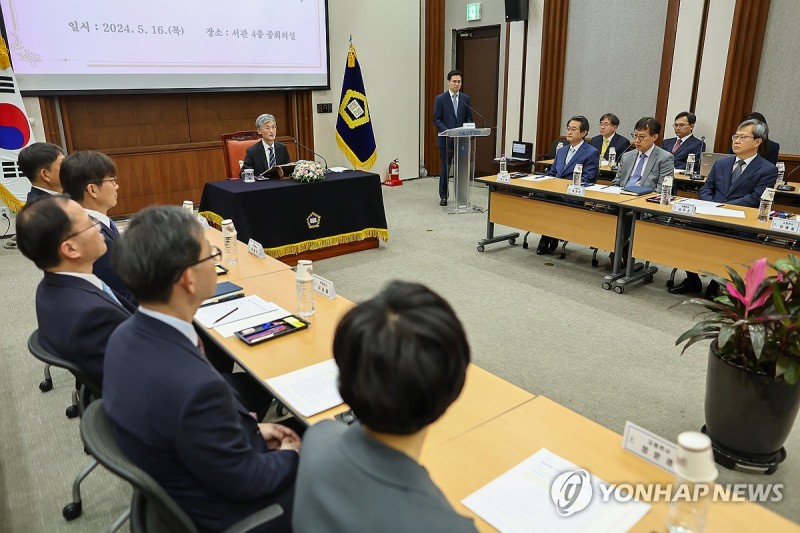 <b>대법원장</b> 격려방문 <b>법관</b> 간담회