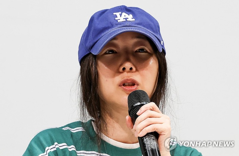 <b>민희진</b> "<b>네이버</b>·<b>두나무</b> 만남은 사적 자리…인수 제안한 적 없어"
