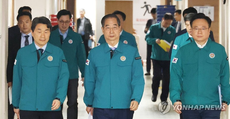 <b>정부</b> "<b>전공의</b> 오늘까지 복귀해야…불가능한 조건 없이 대화하자"