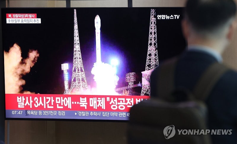 북, 러시아 기술진 지원에도 <b>정찰위성</b> <b>실패</b>…<b>발사</b>직후 파편으로