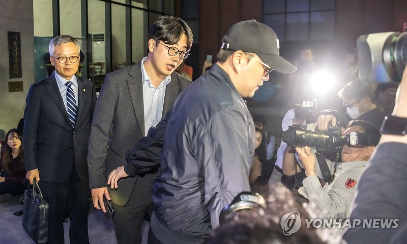 <b>김호중</b>, 경찰에 <b>아이폰</b> 3대 중 일부 비밀번호만 제공
