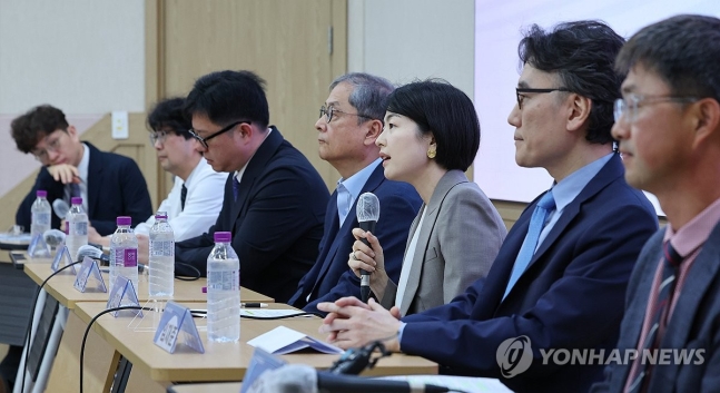 '모두를 위한 의료개혁: 우리가 처한 현실과 미래' 토론회 패널토의 (서울=연합뉴스) 신현우 기자