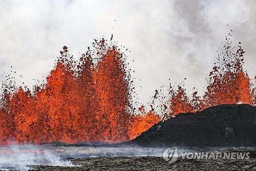<b>아이슬란드</b> 또 <b>화산</b> 폭발…'<b>용암</b> 분수' 최고 50ｍ
