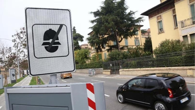이탈리아 도로에 설치된 과속 단속 카메라
[안사(ANSA) 통신 캡처. 재판매 및 DB 금지]