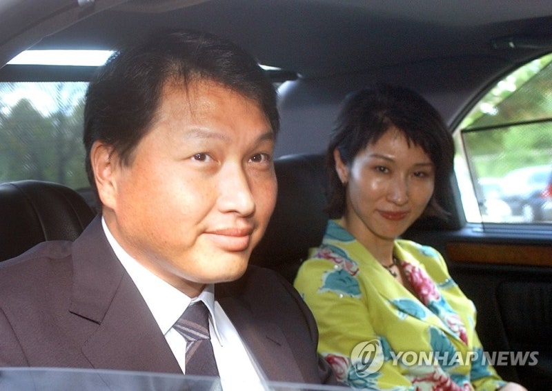 <b>최태원</b>-<b>노소영</b> '세기의 결혼' 재산분할 1.3조 '세기의 이혼'으로