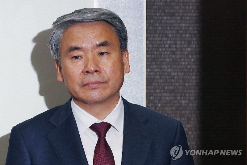 <b>이종섭</b>측 "尹통화, 공개 않을 것"…<b>박정훈</b>측 "증거 신청해 확보"