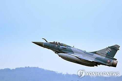 <b>마크롱</b> "<b>우크라</b>에 미라주 전투기 지원…민간인 타격은 금지"