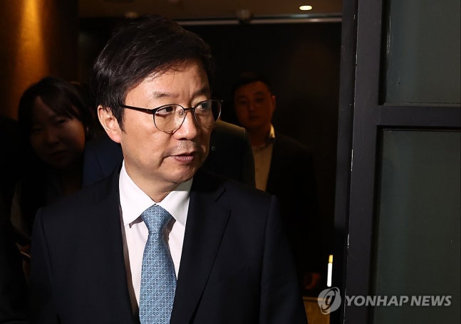 김영태 서울대병원장, 전국 국립대병원 병원장 회의 참석<br>(서울=연합뉴스) 윤동진 기자 = 김영태 서울대병원장이 7일 오후 서울역 인근에서 열린 2024년도 제2차 전국 국립대병원 병원장 회의에 참석하고 있다. 202