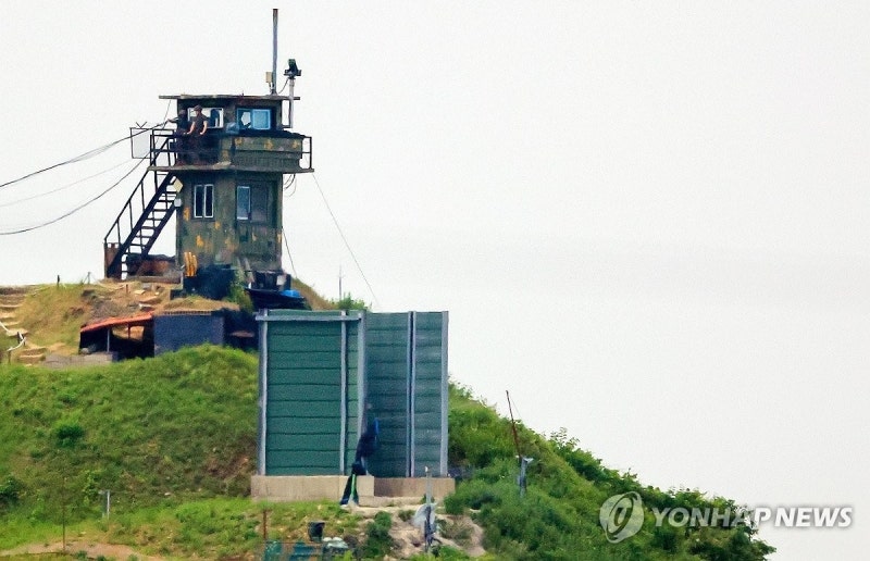 [2보] <b>대통령실</b> "오늘 대북 <b>확성기</b> 방송 재개"