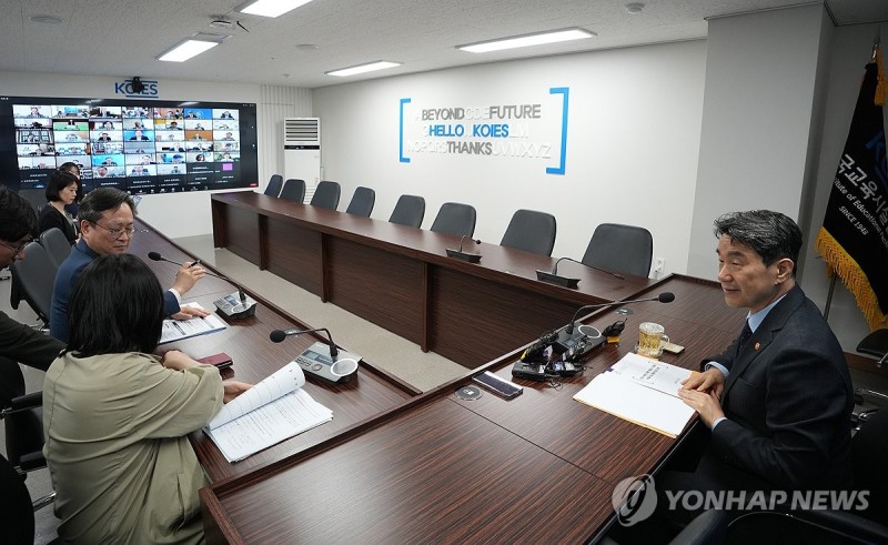 <b>이주호</b> "의대 정원 늘었다고 <b>교육</b> 질 떨어지는 일 결코 없을 것"(종합)