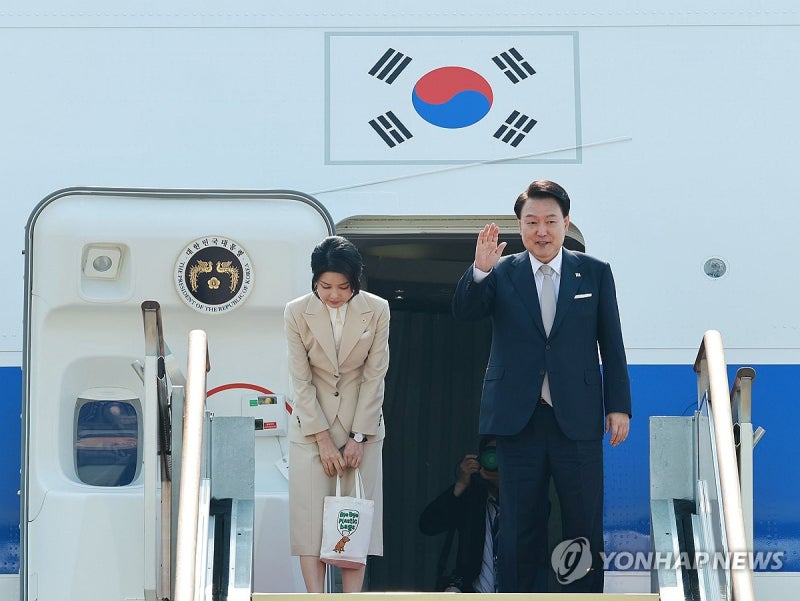尹<b>대통령</b>, 투르크메니스탄으로 출국…중앙아 3국 국빈방문(종합)
