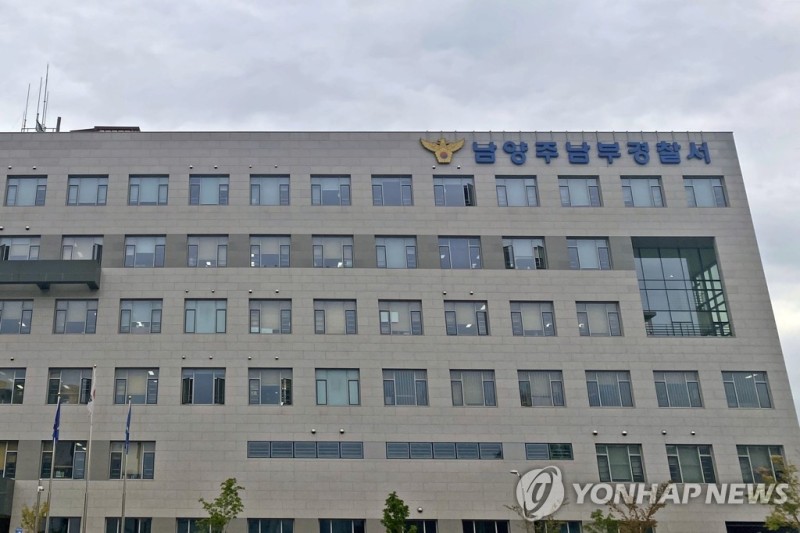 <b>강형욱 부부</b>, 직원 <b>메신저</b> 무단 열람 혐의로 피소