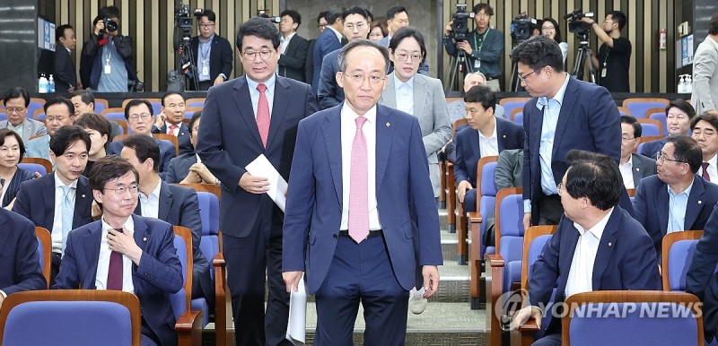 與, 우<b>의장</b> 사퇴촉구 <b>결의안</b> 제출…"중립의무 위반·권한남용"