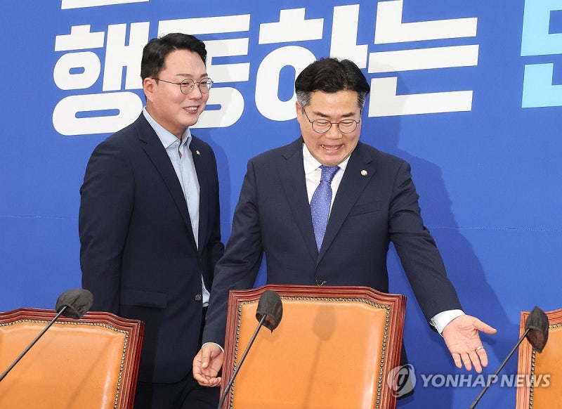 <b>박찬대 원내대표</b> 예방한 <b>천하람 원내대표</b>