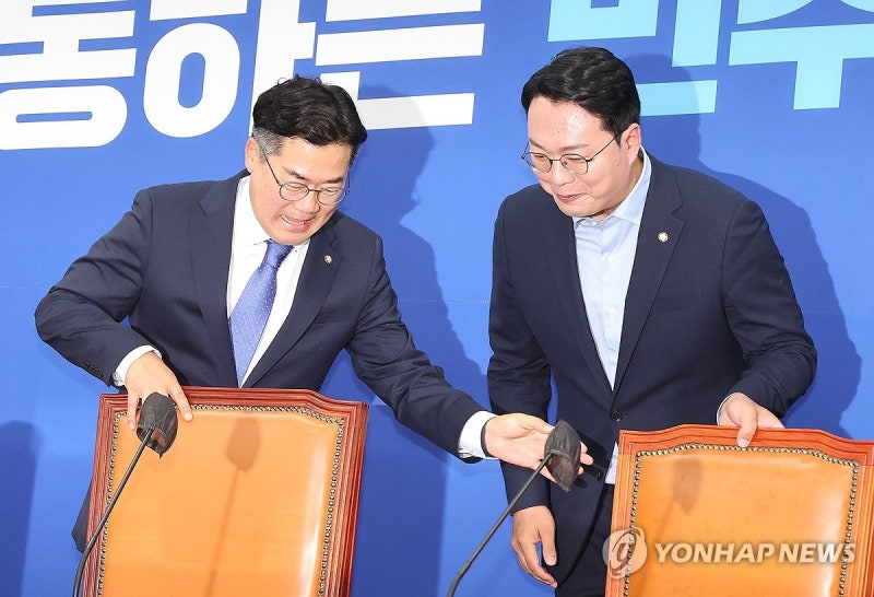 <b>박찬대 원내대표</b> 예방한 <b>천하람 원내대표</b>