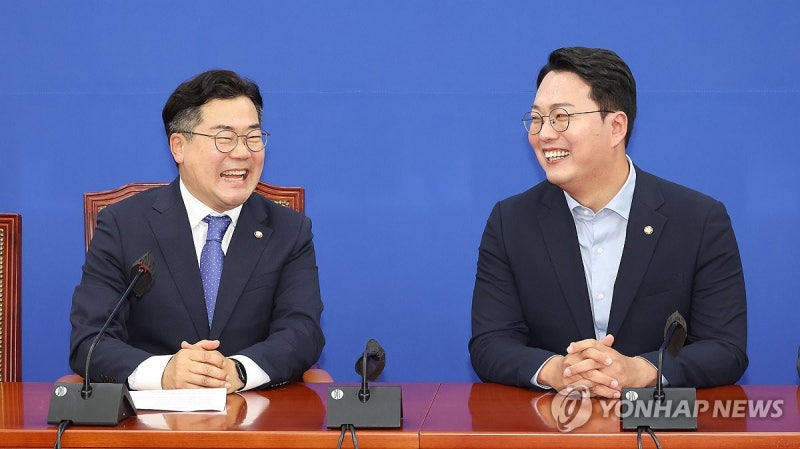 환담하는 <b>박찬대</b>-<b>천하람 원내대표</b>