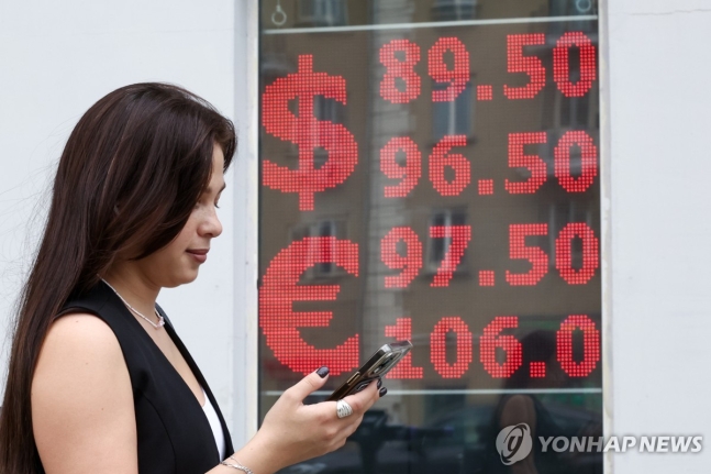 러시아 환율 [타스=연합뉴스. 재판매 및 DB 금지]