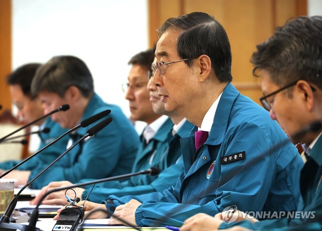 발언하는 한덕수 총리<br>(서울=연합뉴스) 최재구 기자 = 한덕수 국무총리가 16일 서울 종로구 정부서울청사에서 열린 의사집단행동 중앙재난안전대책본부 회의에서 발언하고 있다. 2024.6.16 jjaeck9@yna.co