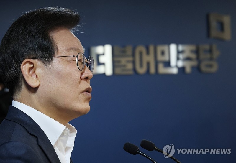 <b>이재명</b> "일부언론 <b>애완견</b> 행태 비판한것…오해하게 했다면 유감"