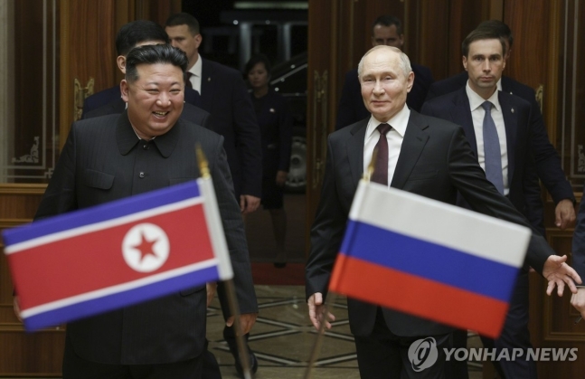 "김정은·푸틴 협상에 북한 6명·러시아 13명 배석"&lt;스푸트니크&gt;
[AP=연합뉴스]