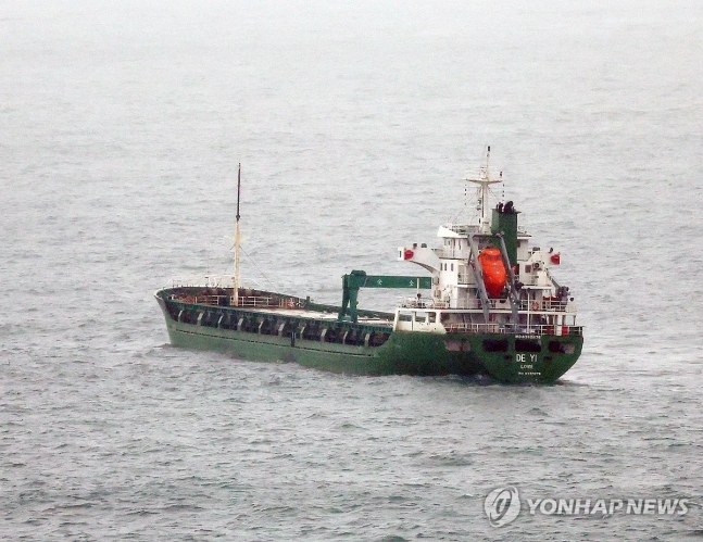 지난 3월 나포된 대북제제 위반 연루 선박
[연합뉴스 자료사진]