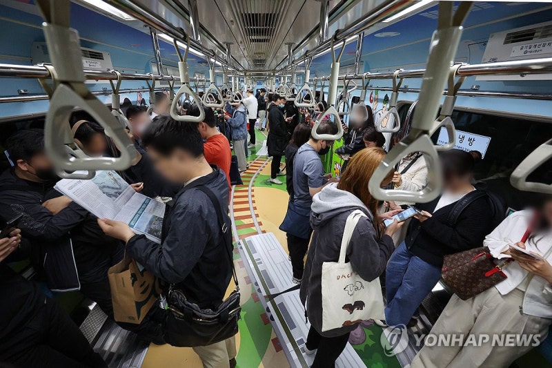 "열차서 <b>가장</b> 시원한 곳은"…서울교통공사, <b>지하철</b> 냉방 팁 공개