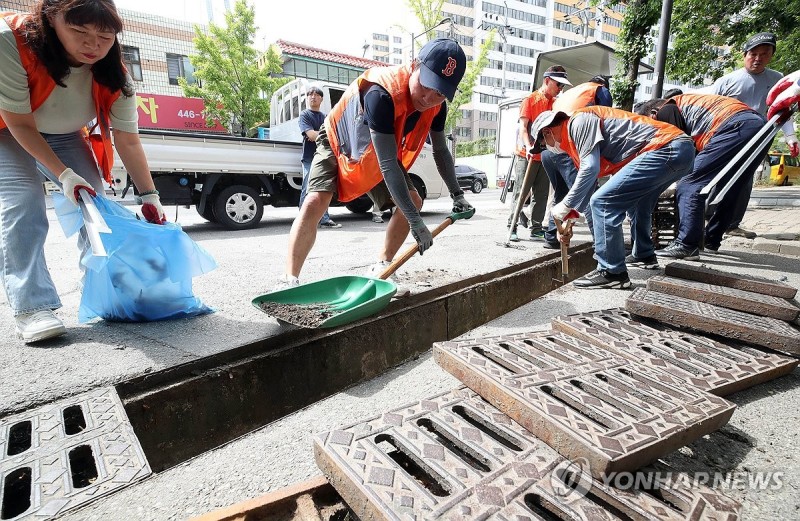 주말 <b>제주</b>·<b>남부</b> '거세고 많은 장맛비'…최대 시간당 30~50