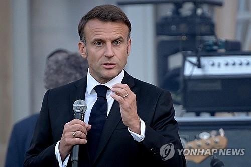 '참패예감' <b>마크롱</b>의 변…"<b>조기총선</b>, 혼란막을 유일 선택지였다"