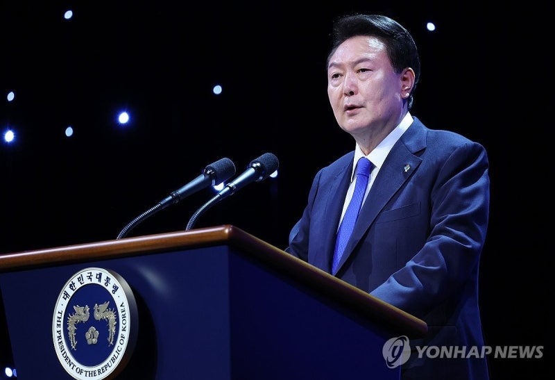 尹, 北오물풍선·북러조약에 "역사에 <b>역행</b>하는 <b>시대착오적 행동</b>"