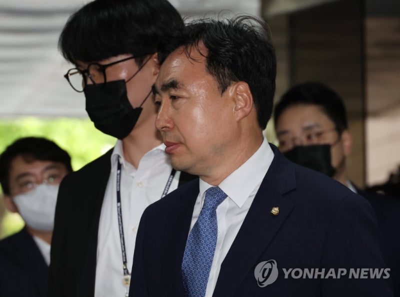 '<b>입법</b> 청탁받고 2천만원대 <b>뇌물</b>' <b>윤관석</b> 전 의원 추가기소