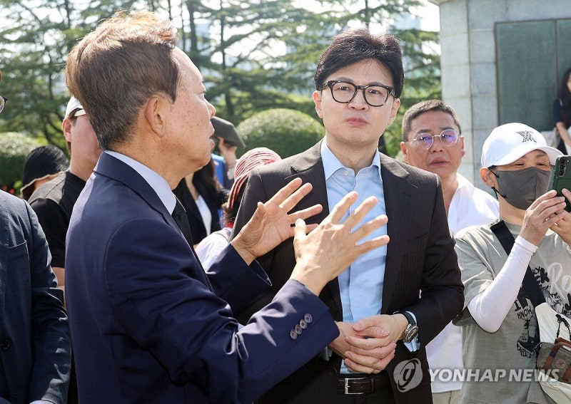<b>유엔기념공원</b> 방문한 <b>한동훈</b>