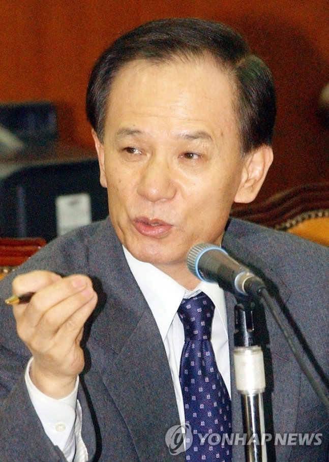 2003년 2월 국회에서 질의하는 김홍신 의원
[연합뉴스 사진]